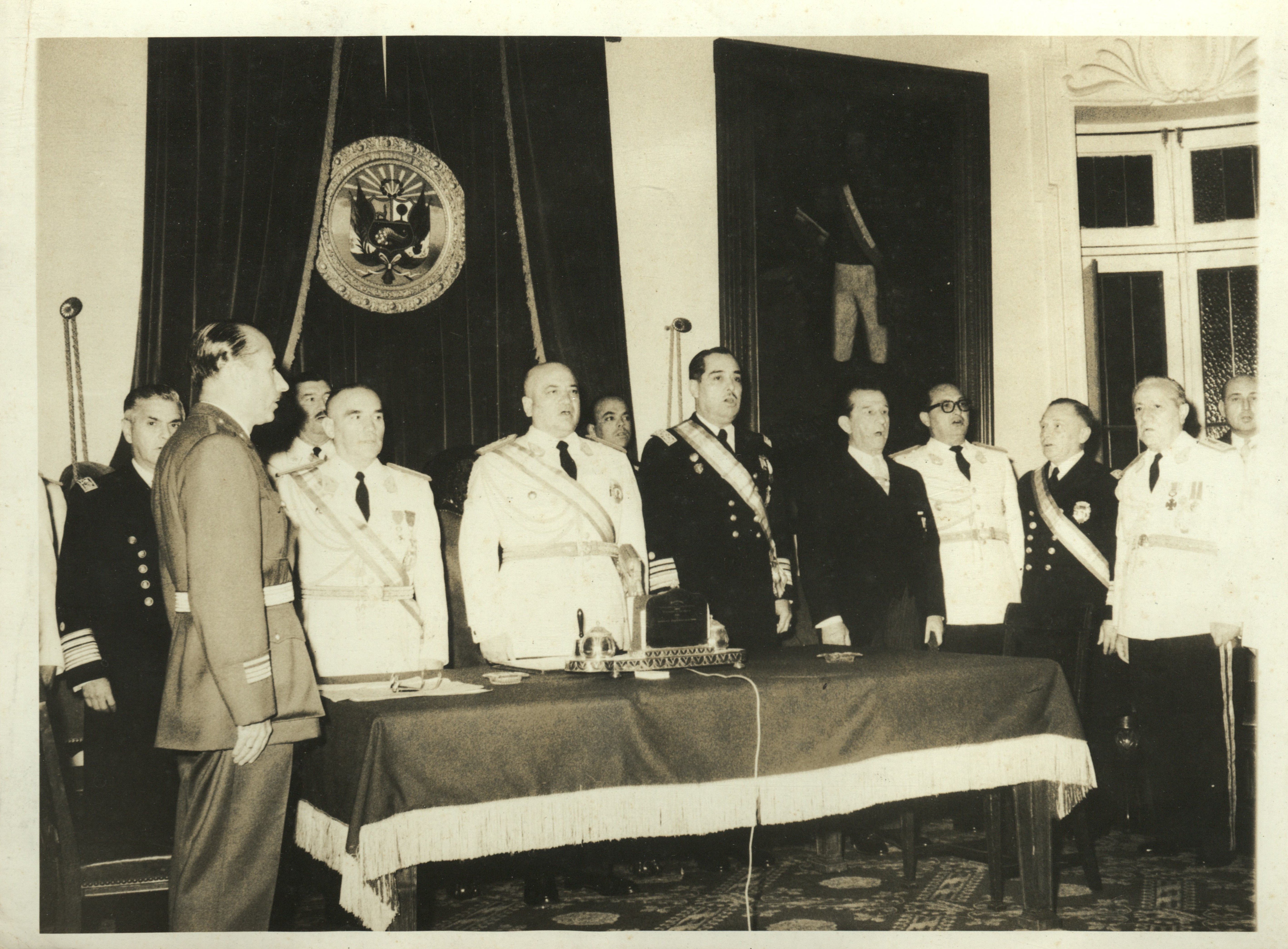 Junta Militar de Gobierno de Ricardo Pérez Godoy y su Gabinete ...